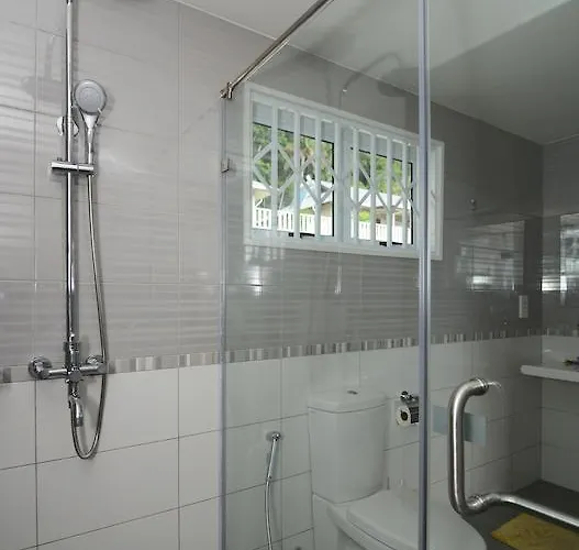 Surfers Self Catering Takamaka