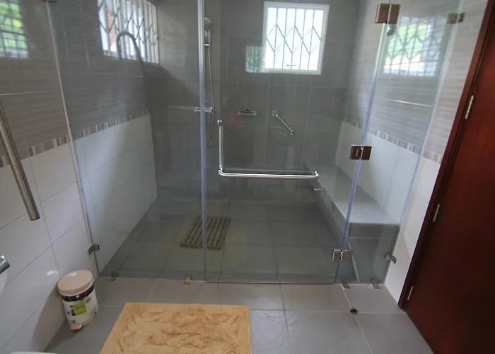 Chalet Surfers Self Catering Takamaka
