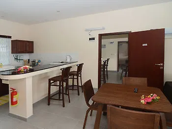 Chalet Surfers Self Catering *