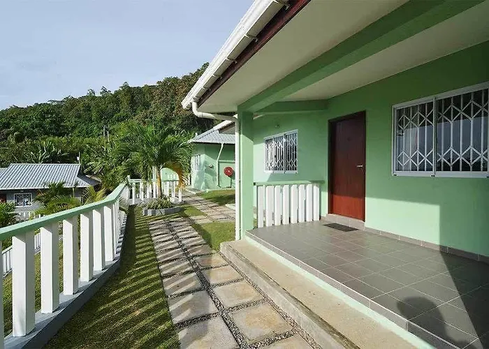 Chalet Surfers Self Catering Takamaka