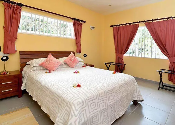 Surfers Self Catering Chalet Takamaka