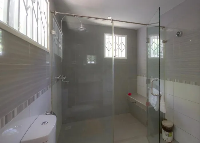 Chalet Surfers Self Catering *