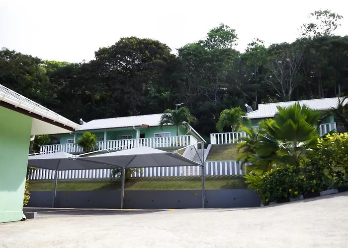 Chalet Surfers Self Catering Takamaka