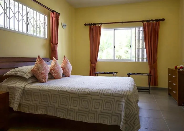 Surfers Self Catering Chalet Takamaka