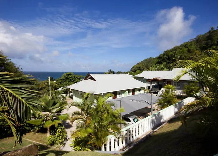 Chalet Surfers Self Catering Takamaka